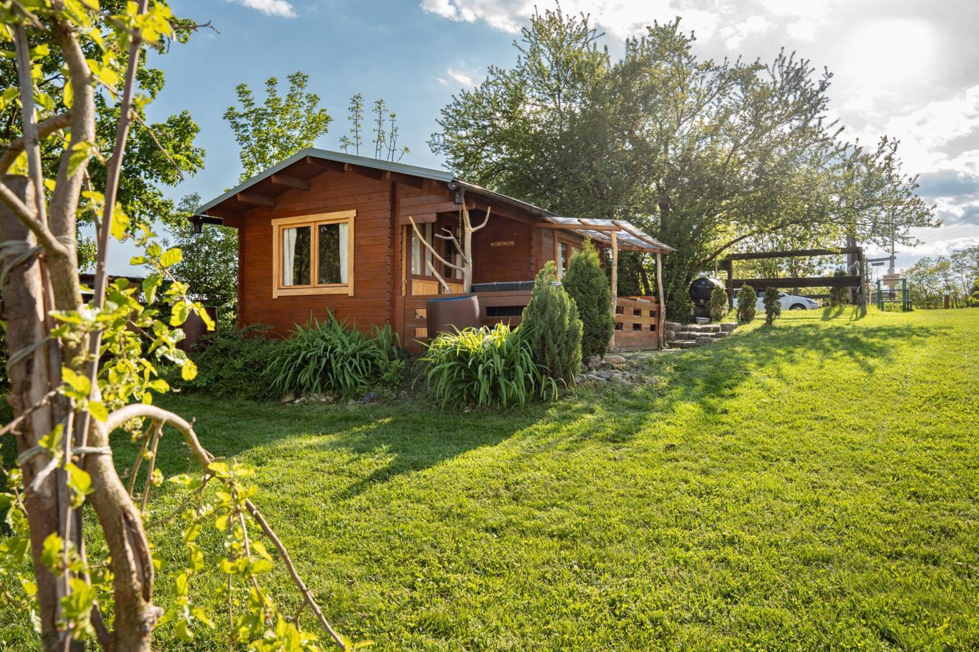 Cozy Wood Hut On The Farm Villa Trebivlice ภายนอก รูปภาพ